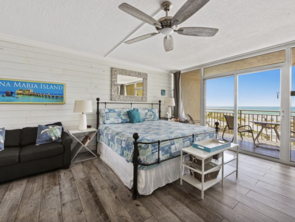 Beachfront Studio Beautiful Gulf Views